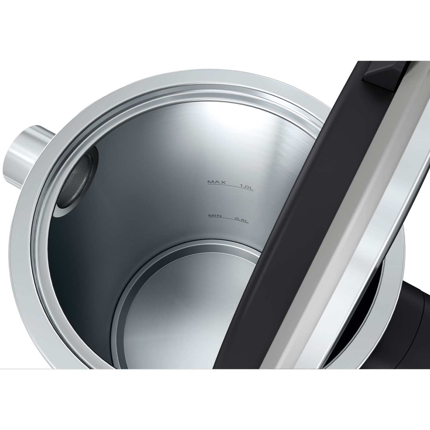 Nahaufnahme eines Wasserkochers mit Füllstandsanzeigen für Wasser.