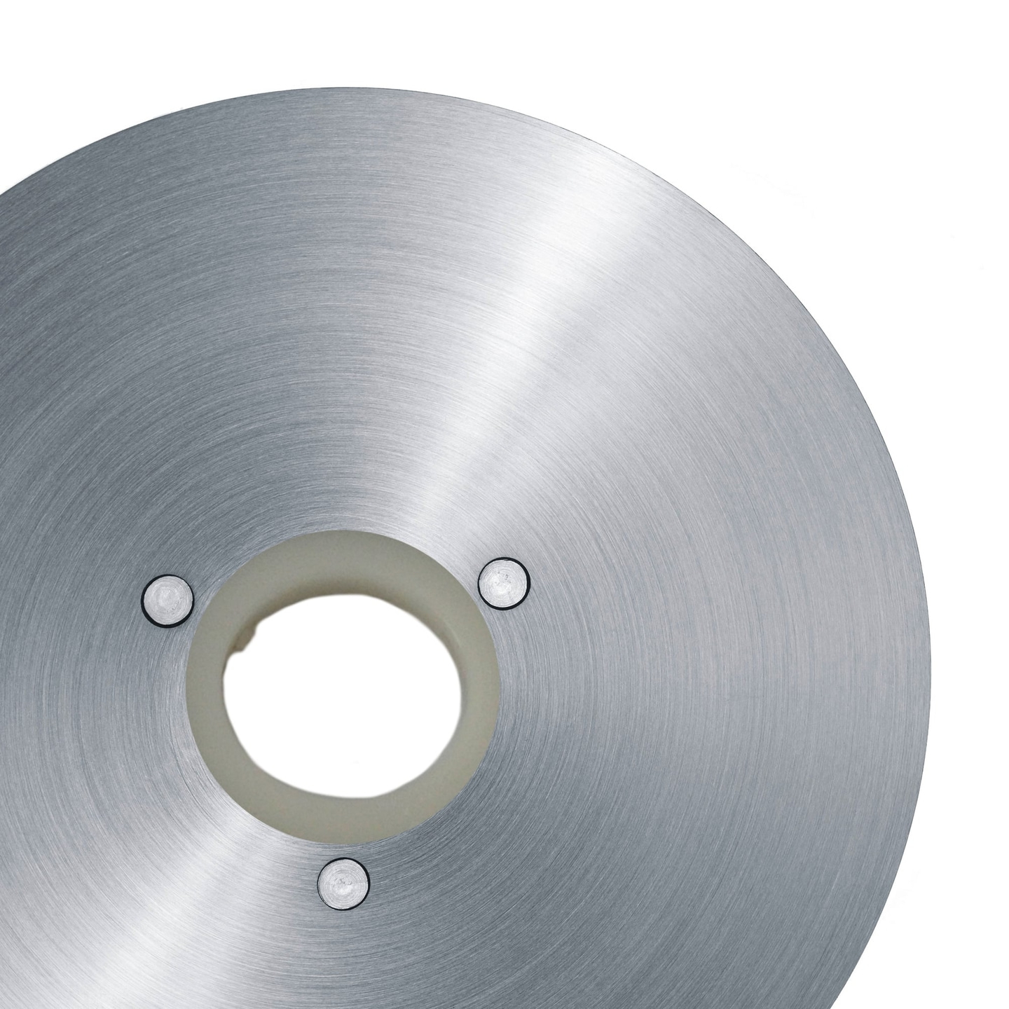 Kreisförmiges Metallteil mit Schrauben und einem Loch in der Mitte, isoliert