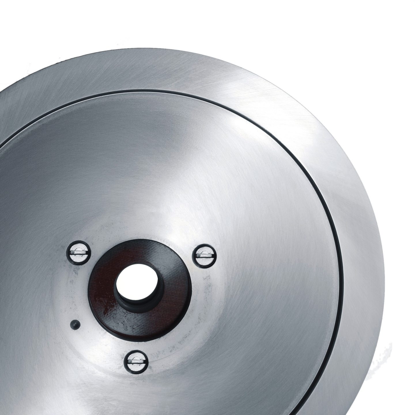 Metallplatte mit Schrauben und Loch in der Mitte, isoliert auf Weiß