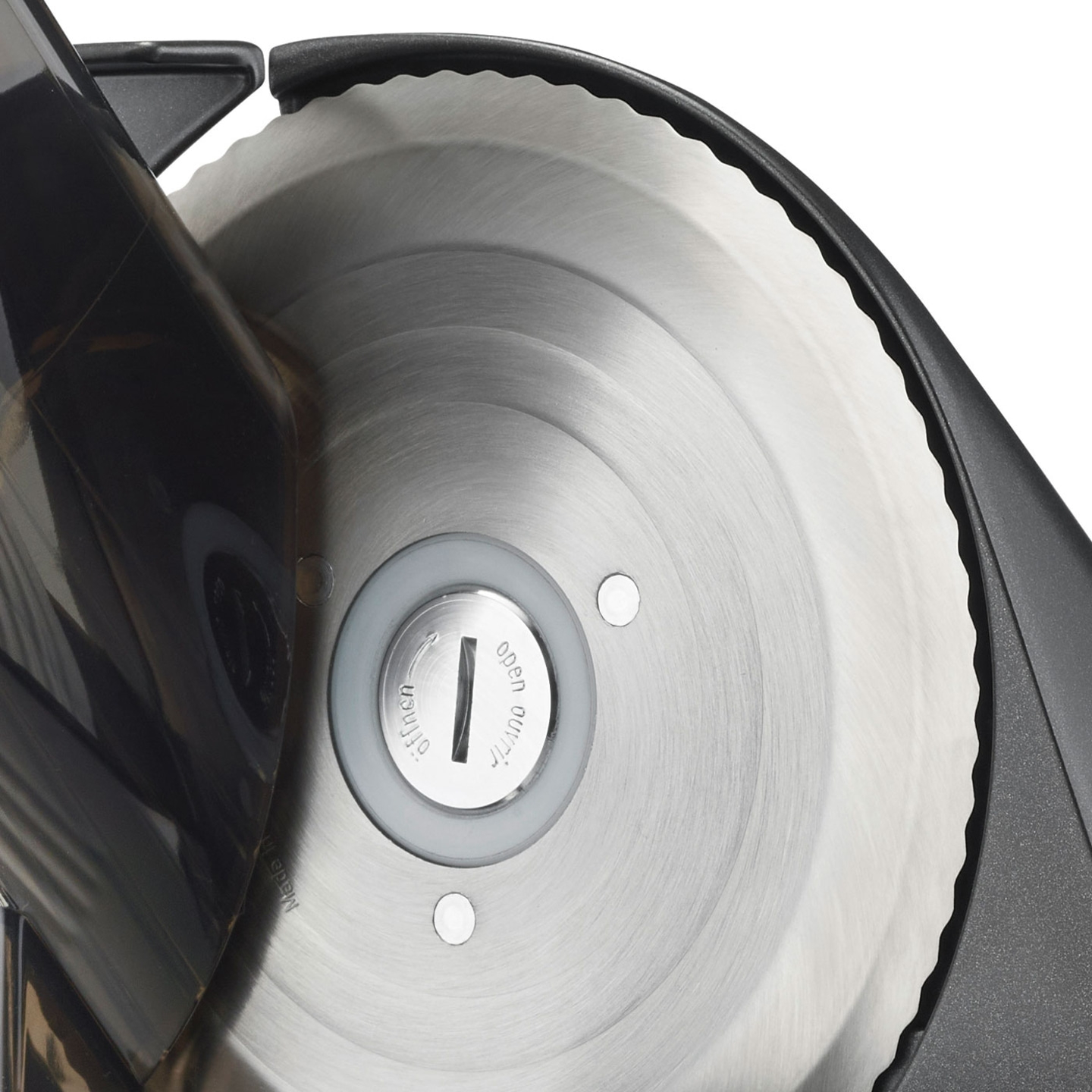 Nahaufnahme einer elektrischen Aufschnittmaschine mit gezahnter Klinge und Bedienfeld