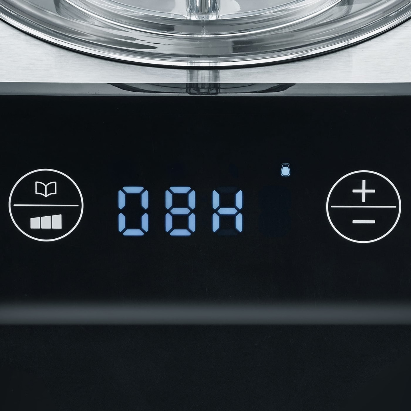 Nahaufnahme eines schwarzen Bedienfelds mit digitaler Anzeige und Symbolen.