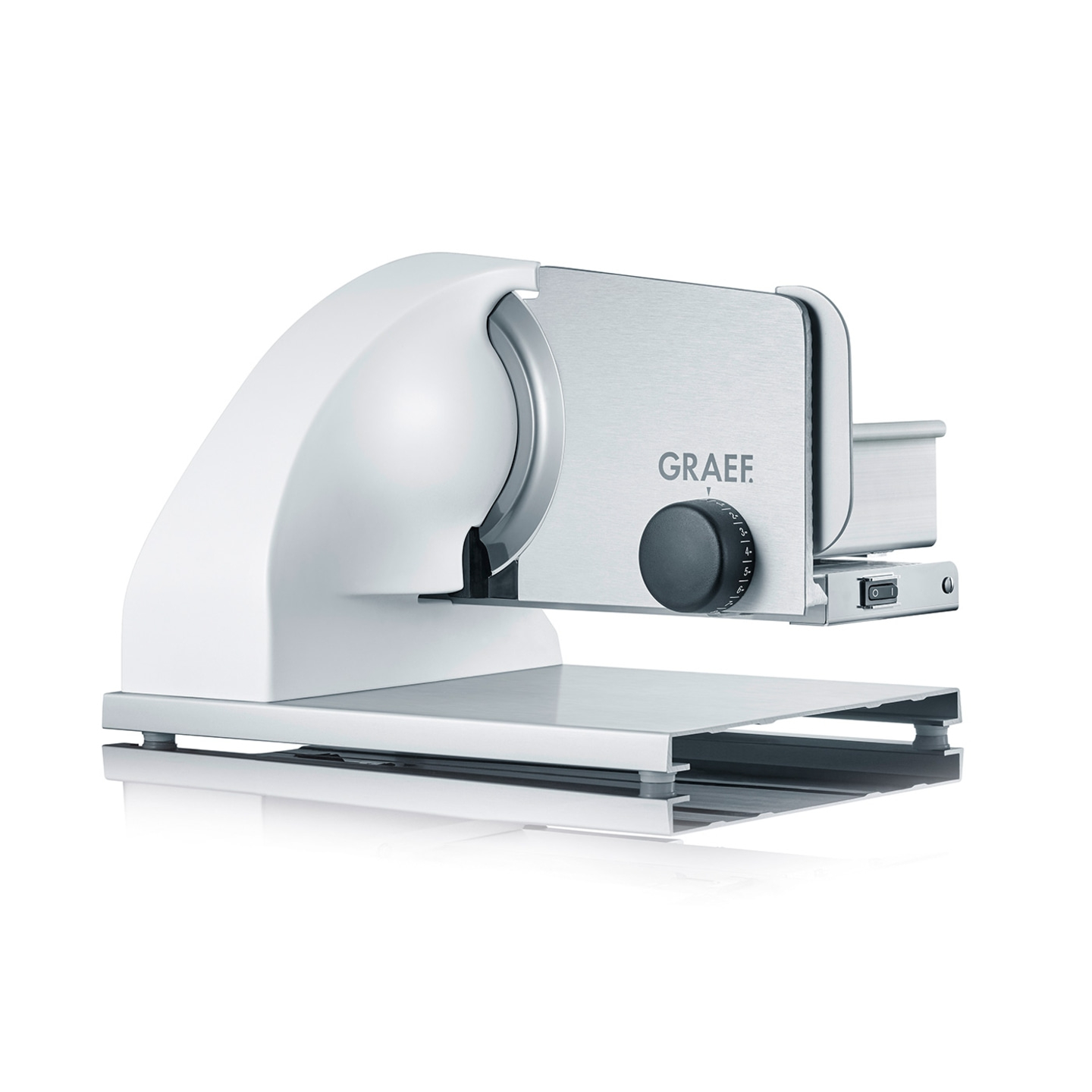 Elektrische Aufschnittmaschine, weiß und silber, GRAEF-Logo, Detailaufnahme, isoliert