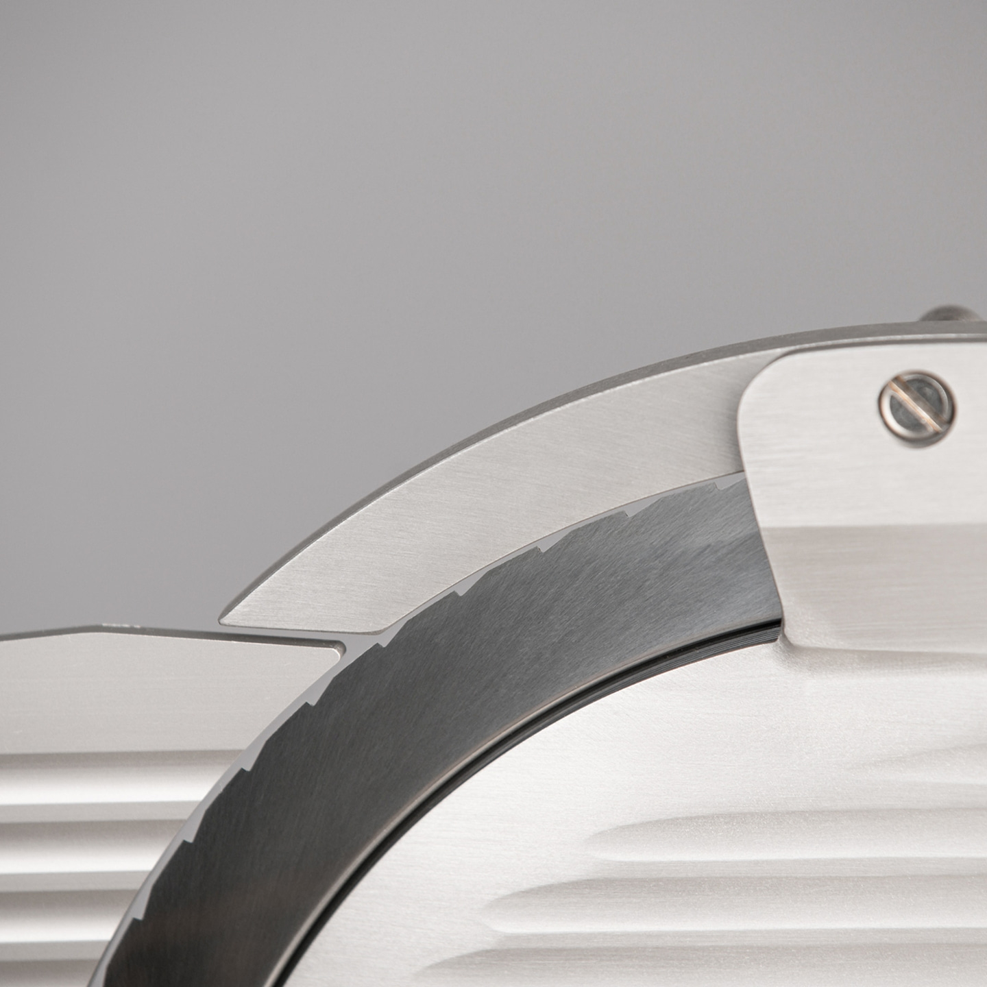 Nahaufnahme eines Fleischschneiders mit scharfer Klinge und Detail