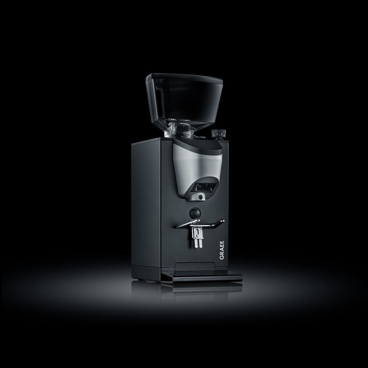 Kaffeemühle der Marke Graef auf schwarzem Hintergrund