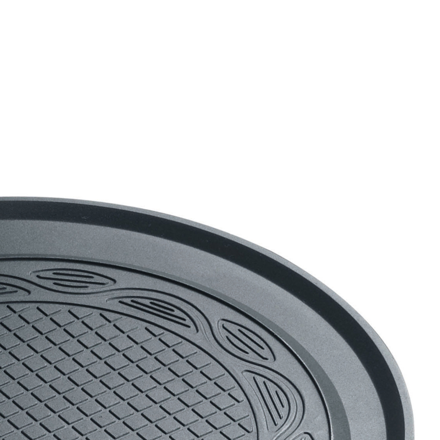 Graue, runde Matte mit Muster und erhöhtem Rand, Nahaufnahme, isoliert