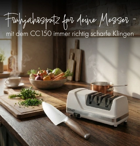 Ein elektrischer Messerschärfer von Graef mit einem Messer und frischen Kräutern auf einem Holzbrett.