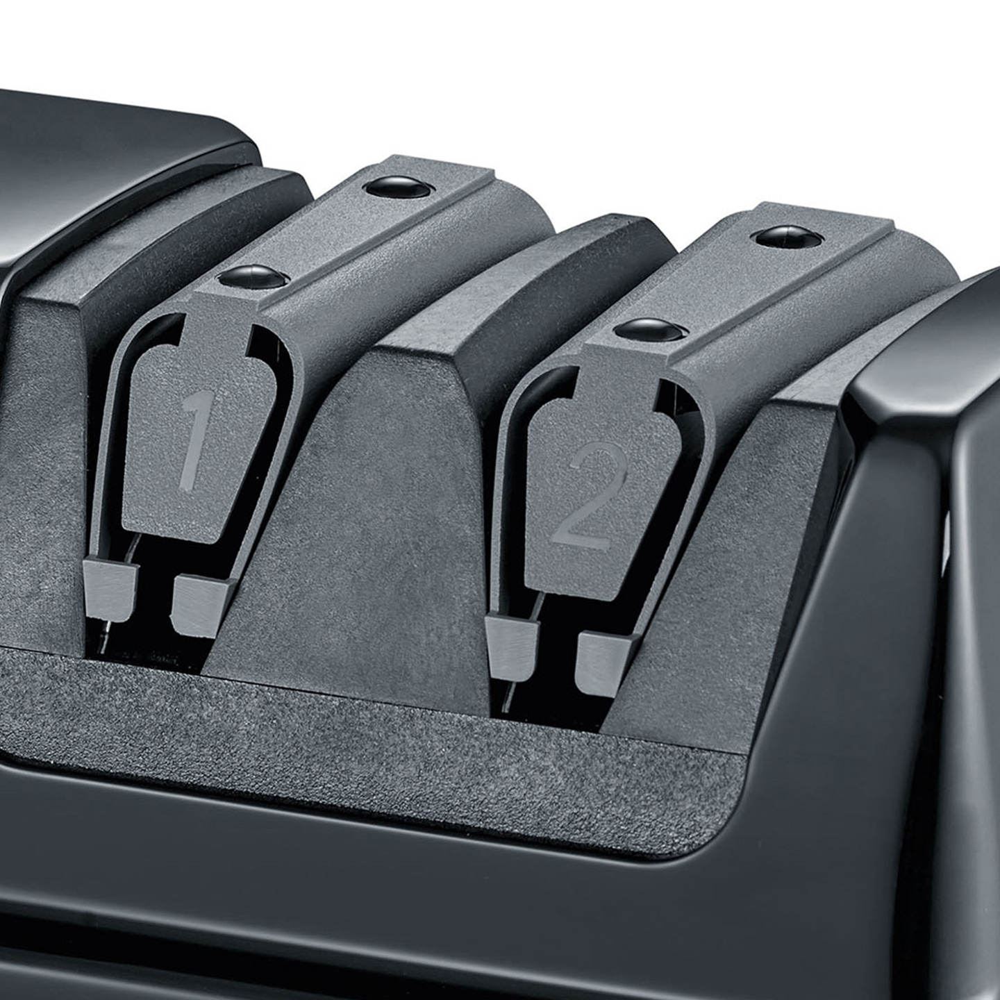 Schwarzer Messerschärfer mit zwei Schlitzen, beschriftet mit 1 und 2.