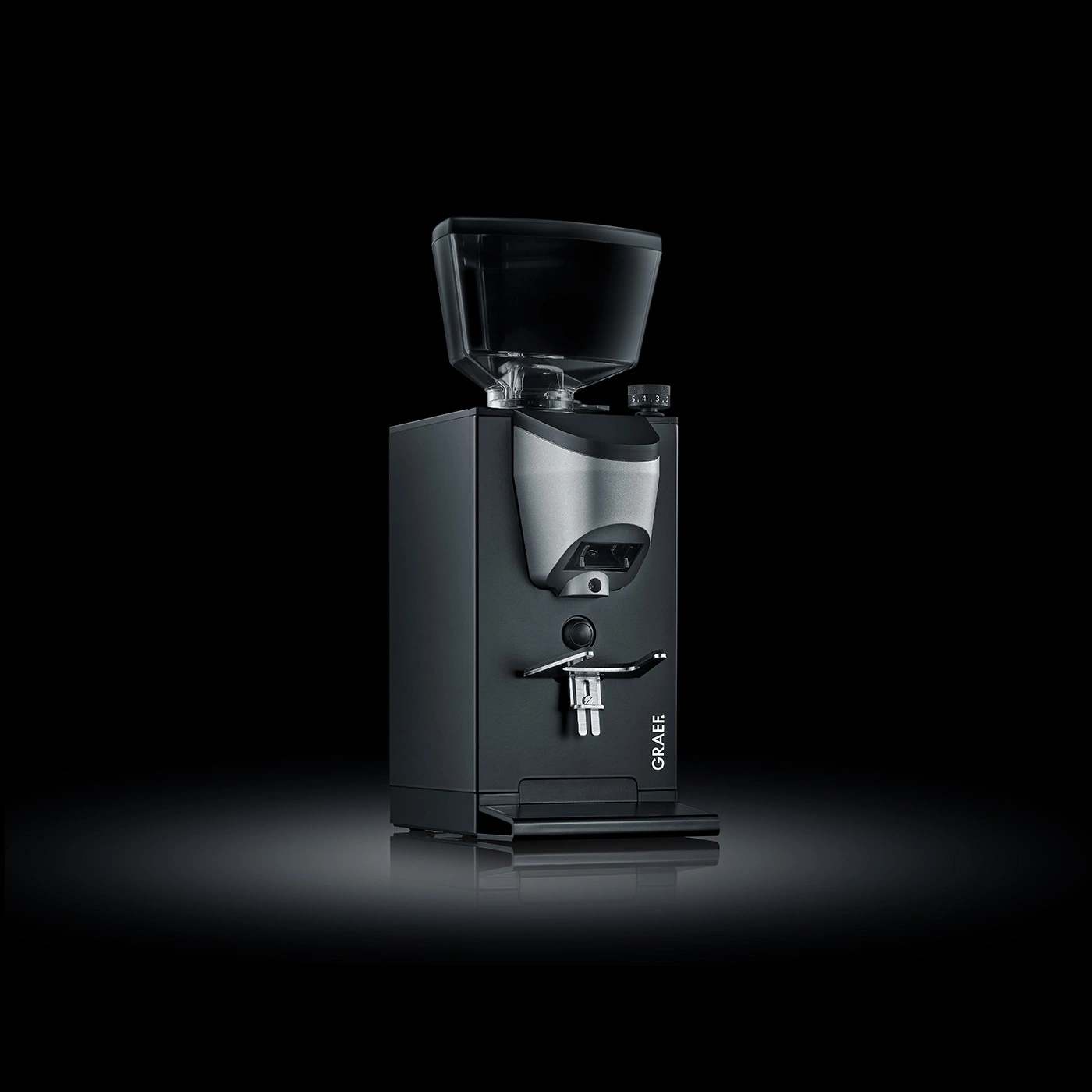 Kaffeemühle der Marke Graef auf schwarzem Hintergrund