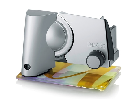 Graef Allesschneider, silberfarben, mit Schneidebrett, Detailaufnahme, isoliert auf weißem Hintergrund