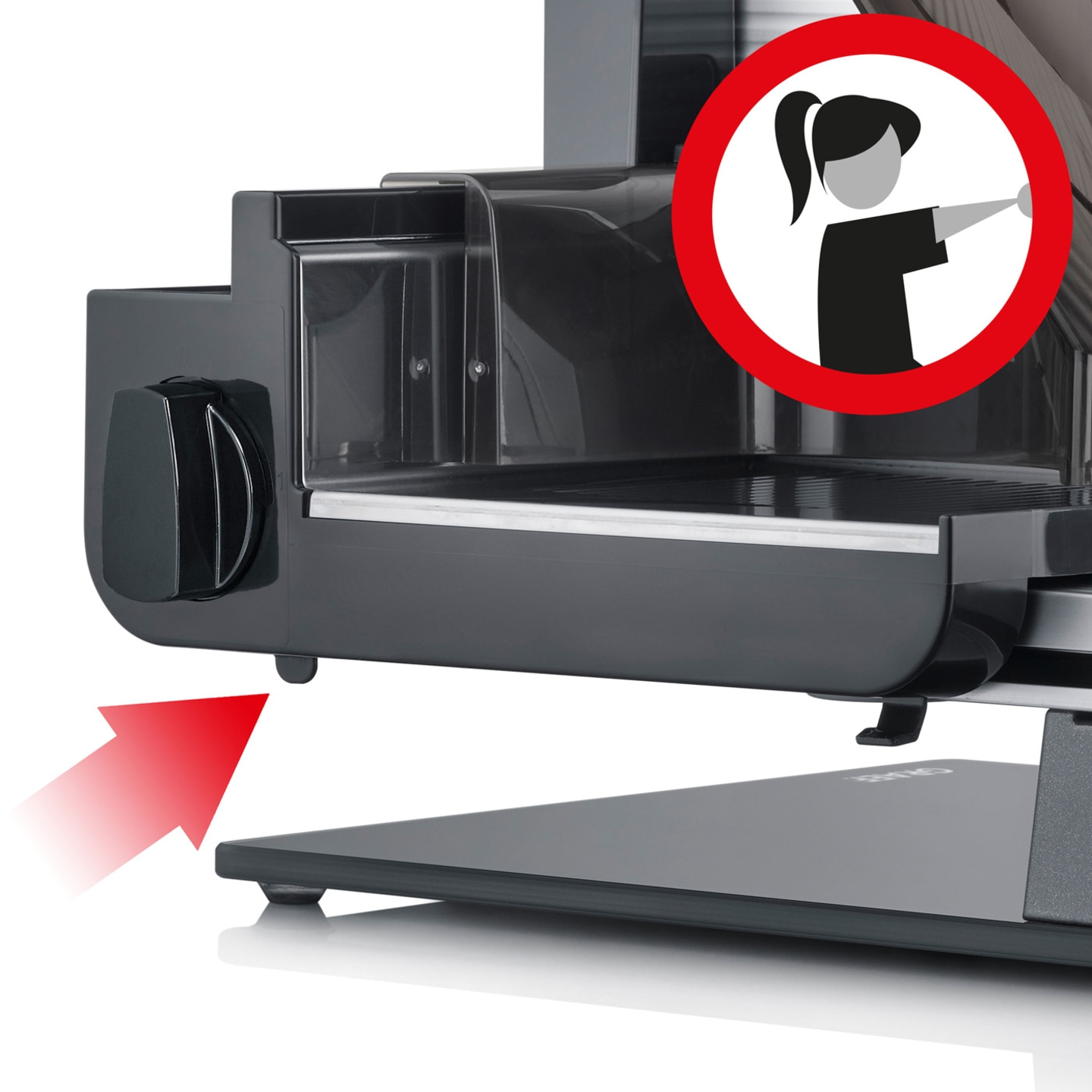 Fleischschneider mit rotem Pfeil und Warnsymbol für Sicherheitshinweise