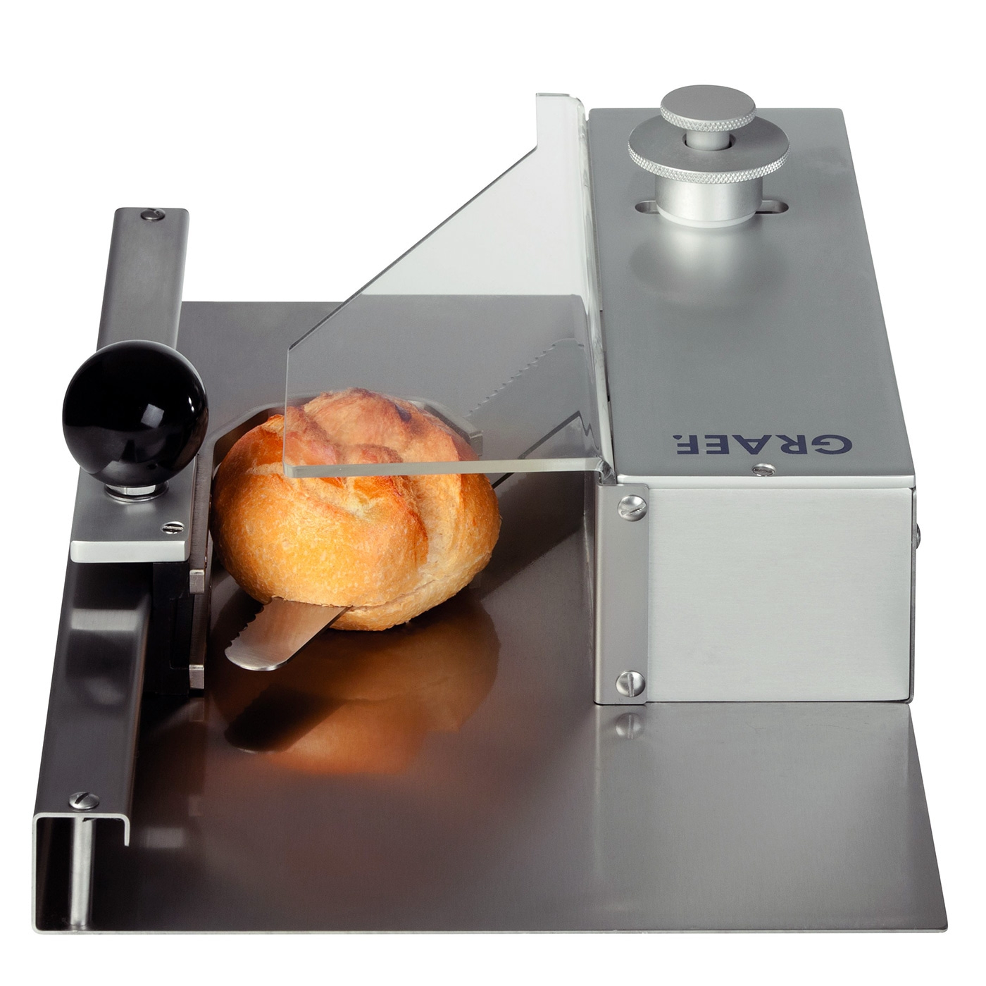 Brotmaschine mit Brot, Messer und transparentem Schutzschild aus Metall