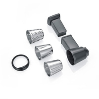 Zerkleinerer-Aufsätze und -Teile auf weißem Hintergrund, Küchenutensilien.