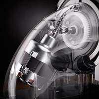 Transparente Maschine mit Zahnrädern und Motor, Detailaufnahme, Technik