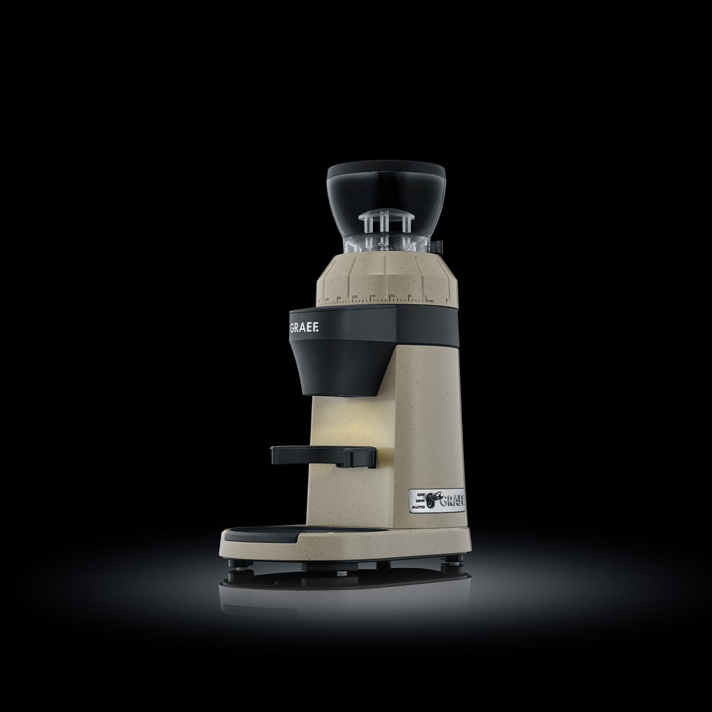 Kaffeemühle GRAEF, beige, schwarz, mit schwarzem Hintergrund, Detailaufnahme