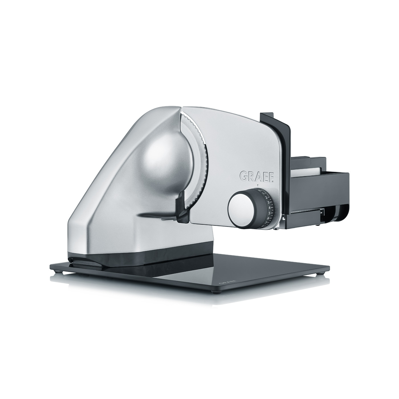 Graef Allesschneider, silberfarben, mit schwarzem Sockel und Bedienknöpfen, isoliert