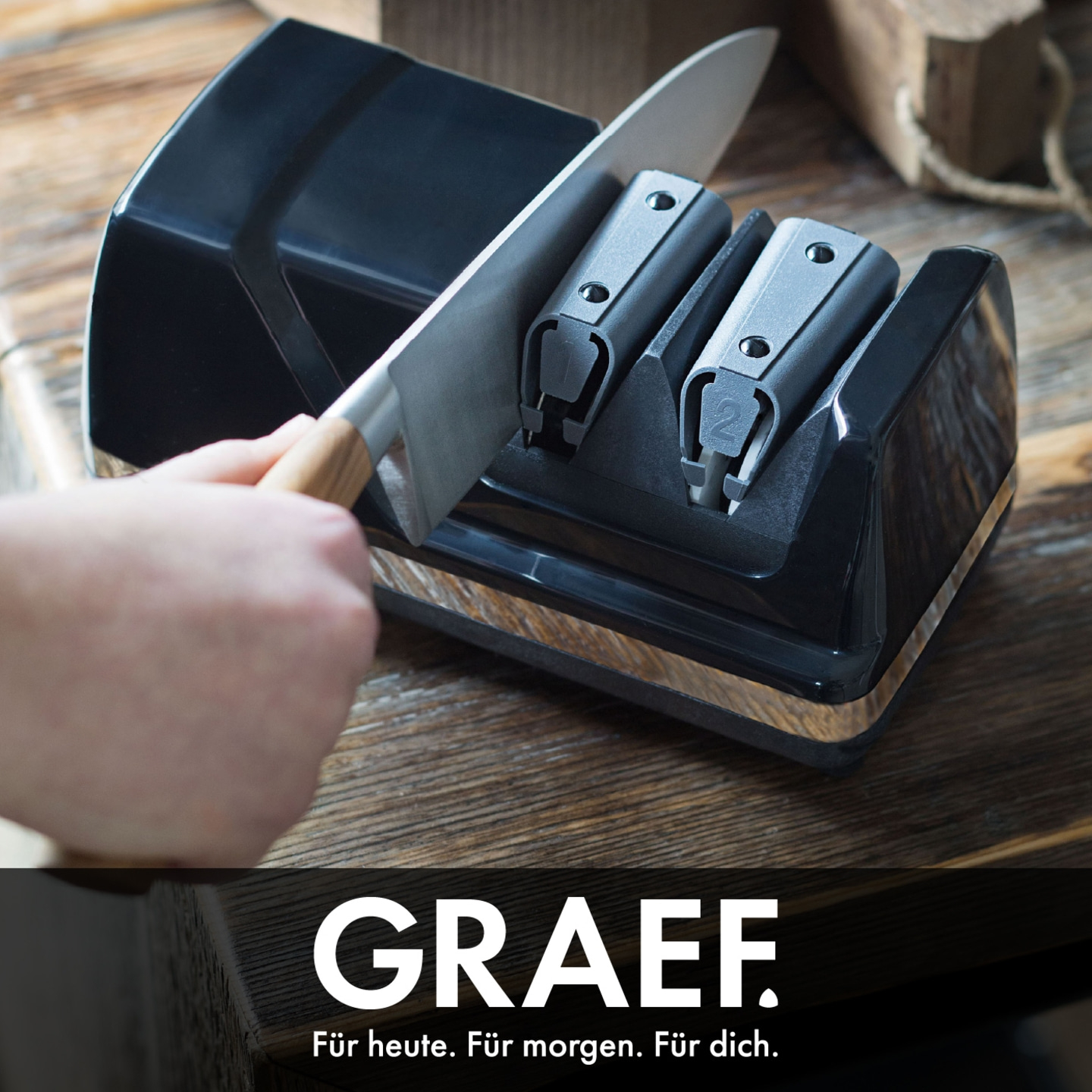 Messer schärfen mit GRAEF. Für heute, morgen und dich. Schwarzer Schärfer.