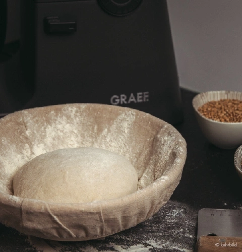 Baking sourdough bread yourself - Bread