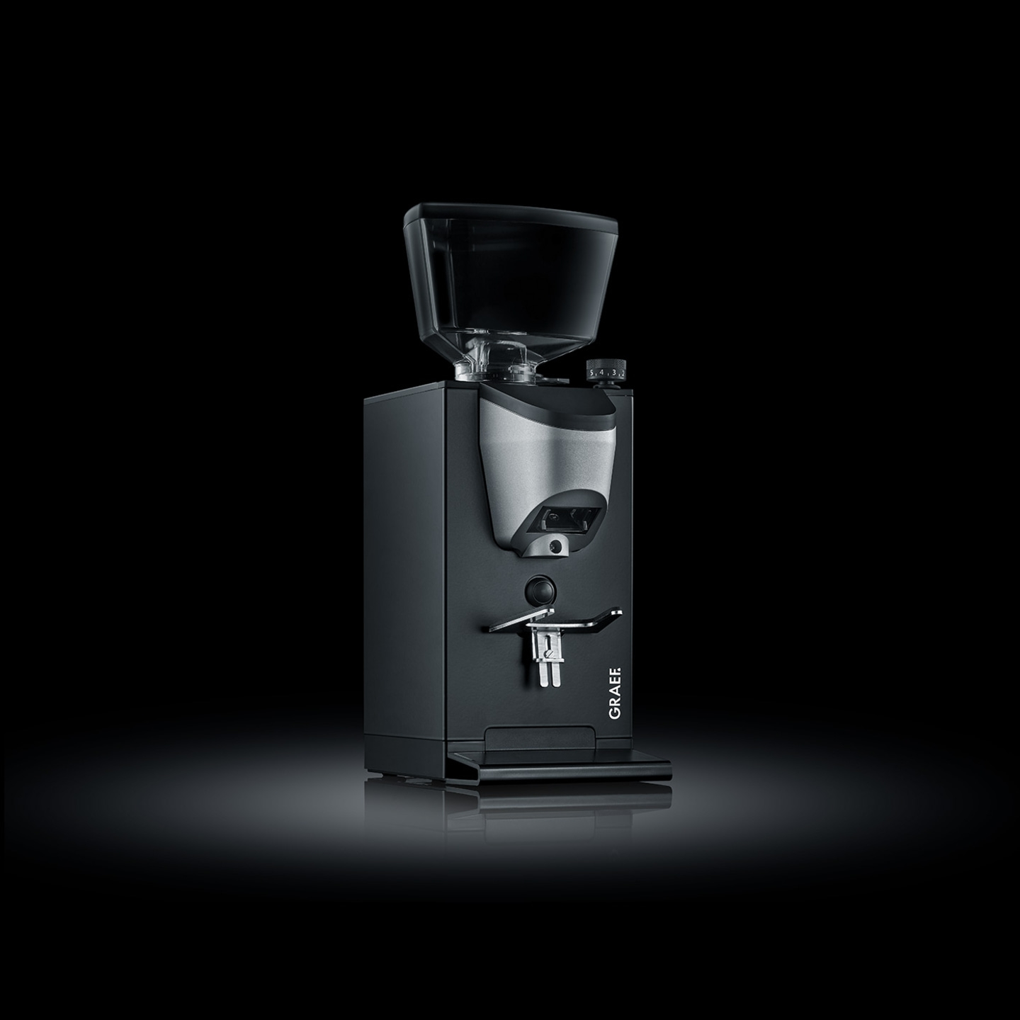 Kaffeemühle der Marke Graef auf schwarzem Hintergrund