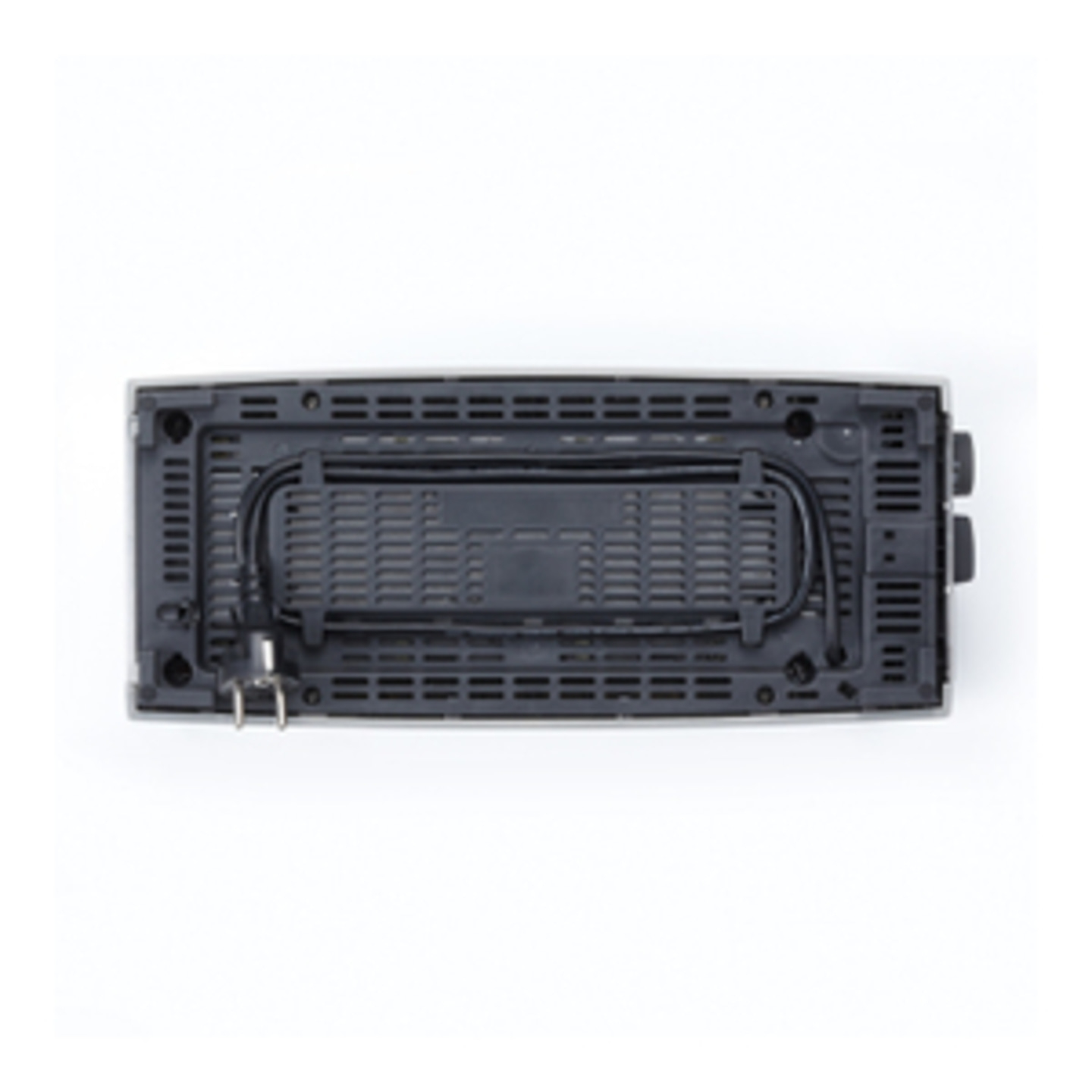 Draufsicht auf ein schwarzes elektronisches Gerät mit Löchern und Knöpfen.