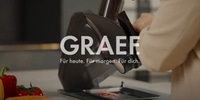GRAEF-Werbung: Person schneidet Wurst mit einer Schneidemaschine, Text: Für heute. Für morgen. Für dich.