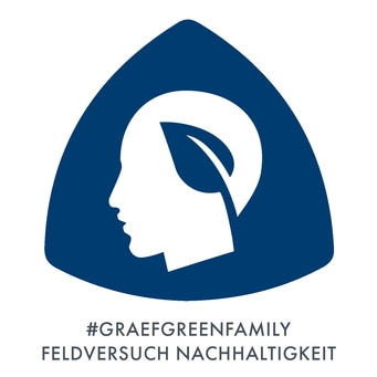 Blaues Logo mit Kopf, Blatt und Text: #GRAEFGREENFAMILY Feldversuch Nachhaltigkeit