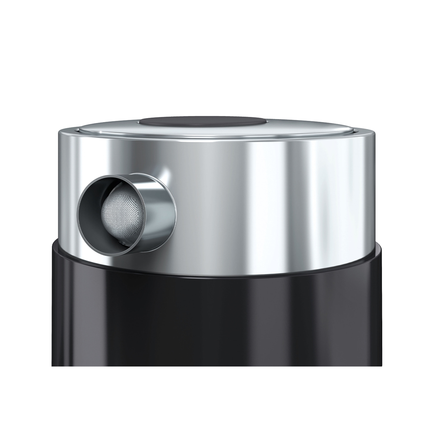 Nahaufnahme einer glänzenden Metallflasche mit einem Loch und einem Netz