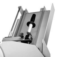 Nahaufnahme einer Metallkonstruktion mit Griff und Knopf, grau und schwarz