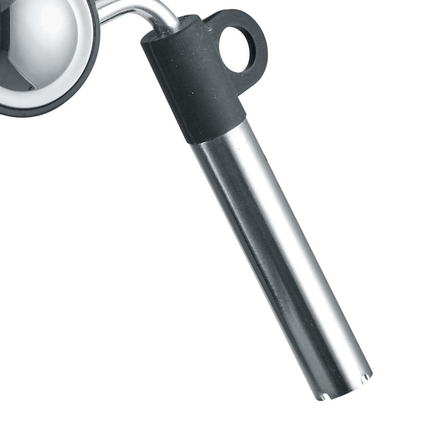 Nahaufnahme eines silbernen Küchenwerkzeugs mit schwarzem Griff und Loch