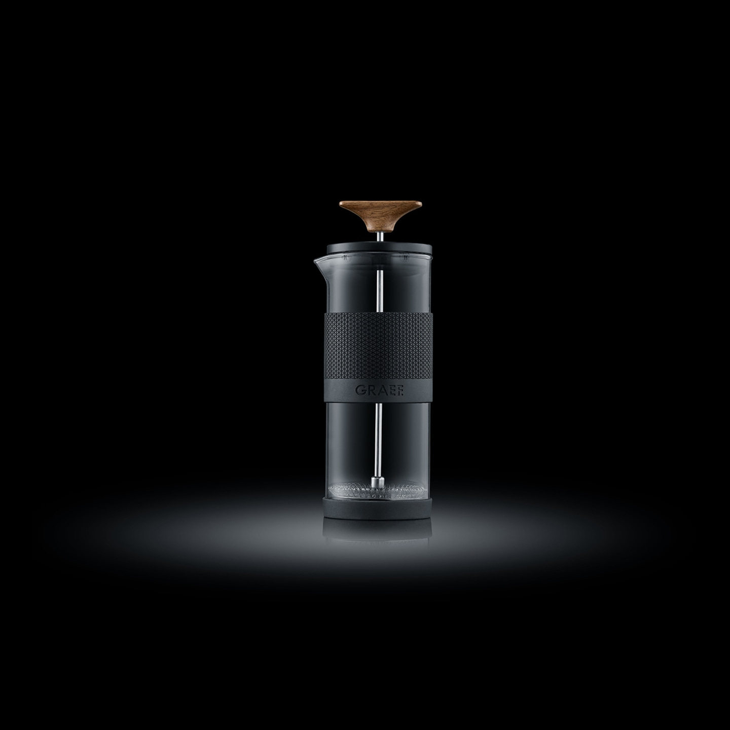 Kaffeebereiter mit Holzgriff auf schwarzem Hintergrund, GRAEF-Logo
