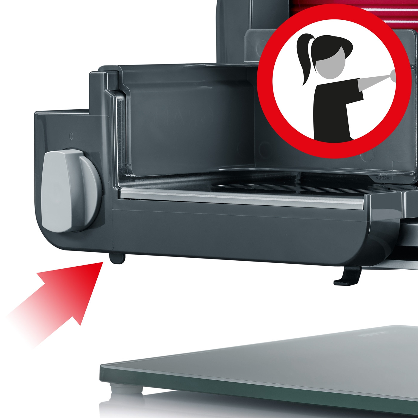 A red arrow points to a small black pin under the device.