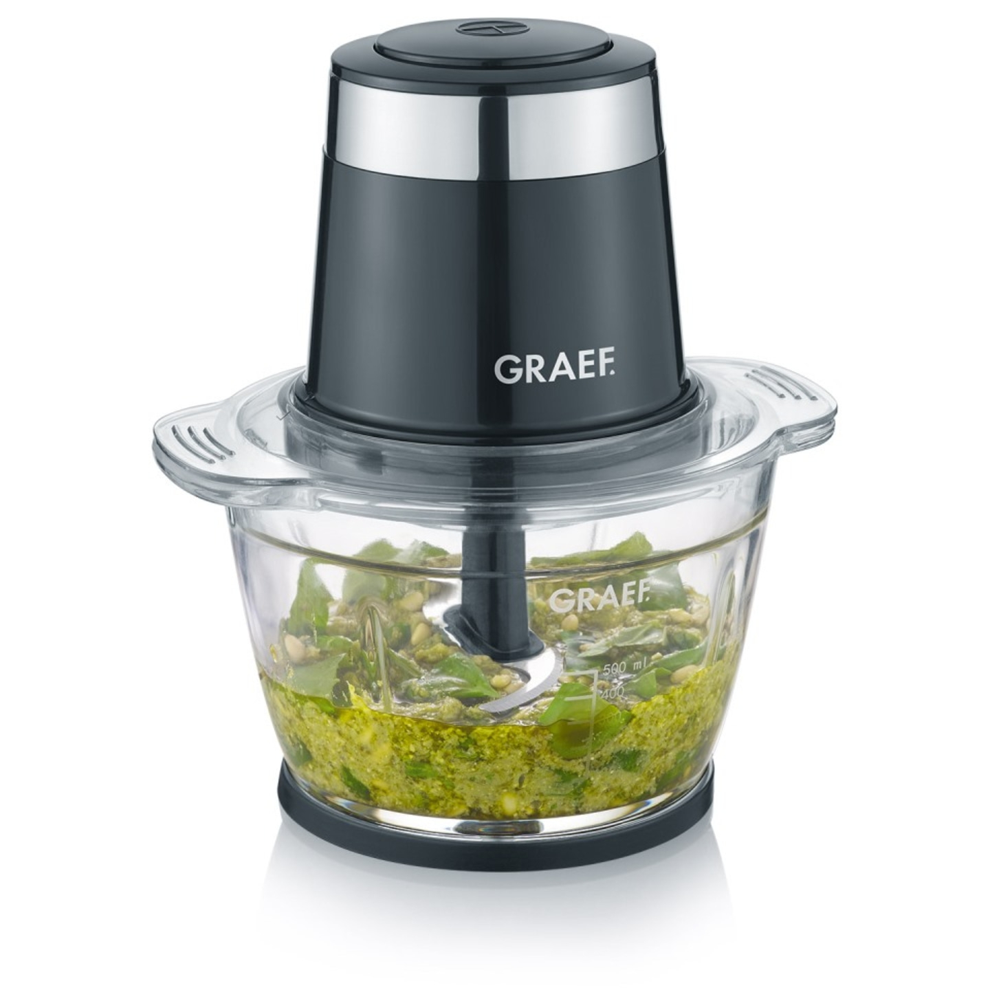 Graef-Zerkleinerer mit Pesto. Schwarzer Motor, Glasbehälter, Edelstahlklingen.
