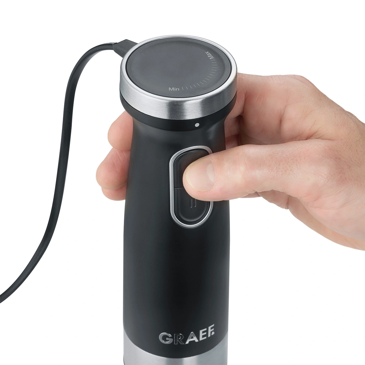 Handmixer, schwarz, mit Drehregler und Knopf, gehalten von einer Hand
