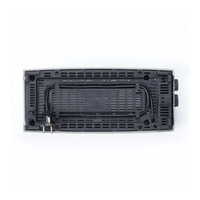 Draufsicht auf ein schwarzes elektronisches Gerät mit Löchern und Knöpfen.