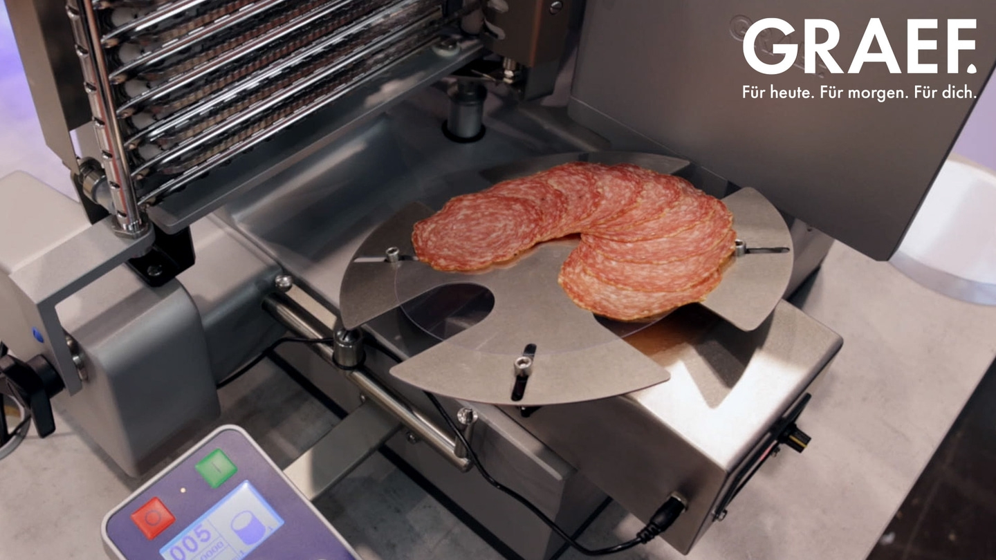 Wurstschneidemaschine mit Salami, GRAEF-Logo, für den täglichen Gebrauch.