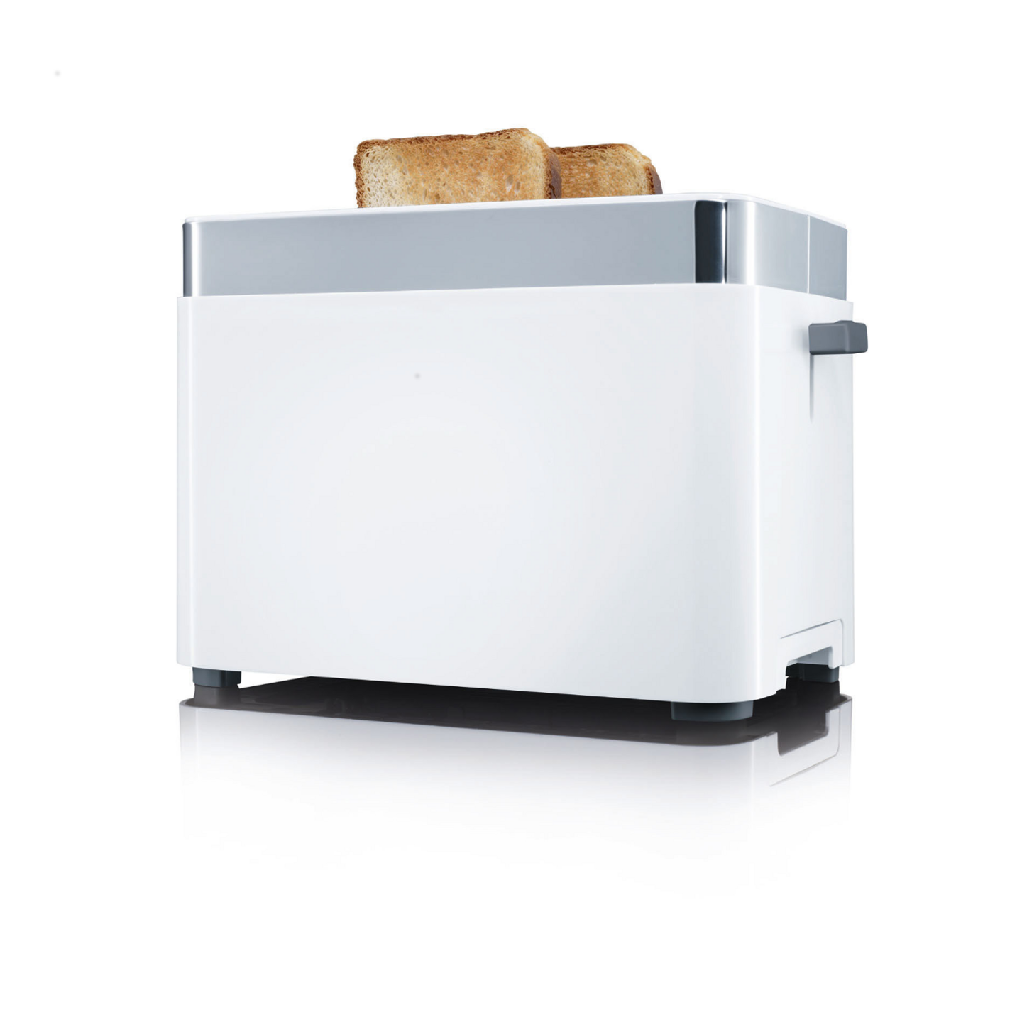 Weißer Toaster mit zwei Toastscheiben, isoliert auf weißem Hintergrund.
