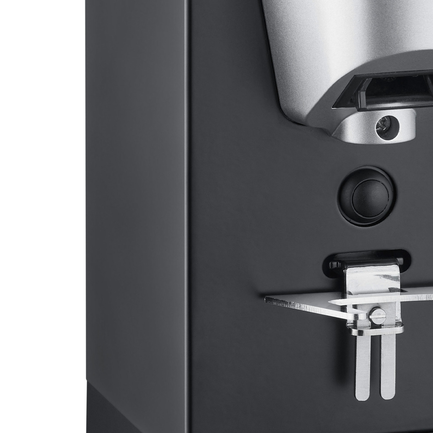 Nahaufnahme eines schwarzen Geräts mit silbernen Akzenten und einem Knopf