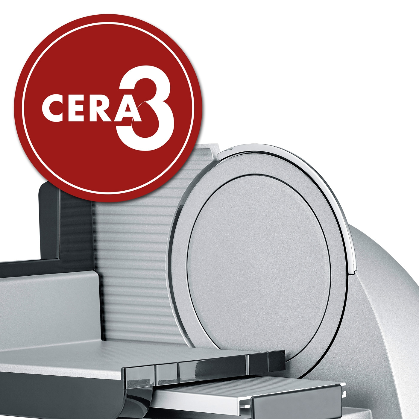 Cera 3 Logo auf einem silbernen Fleischschneider, Nahaufnahme