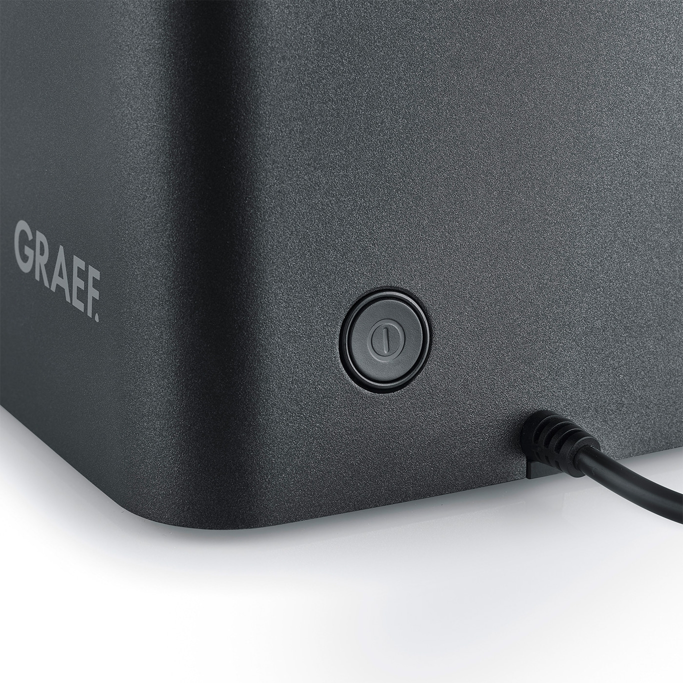 Graef-Gerät mit Knopf und Kabel, Nahaufnahme auf weißem Hintergrund