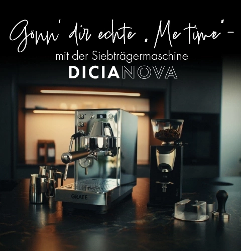 Espressomaschine mit Kaffeemühle und Zubehör auf einer Marmorplatte.