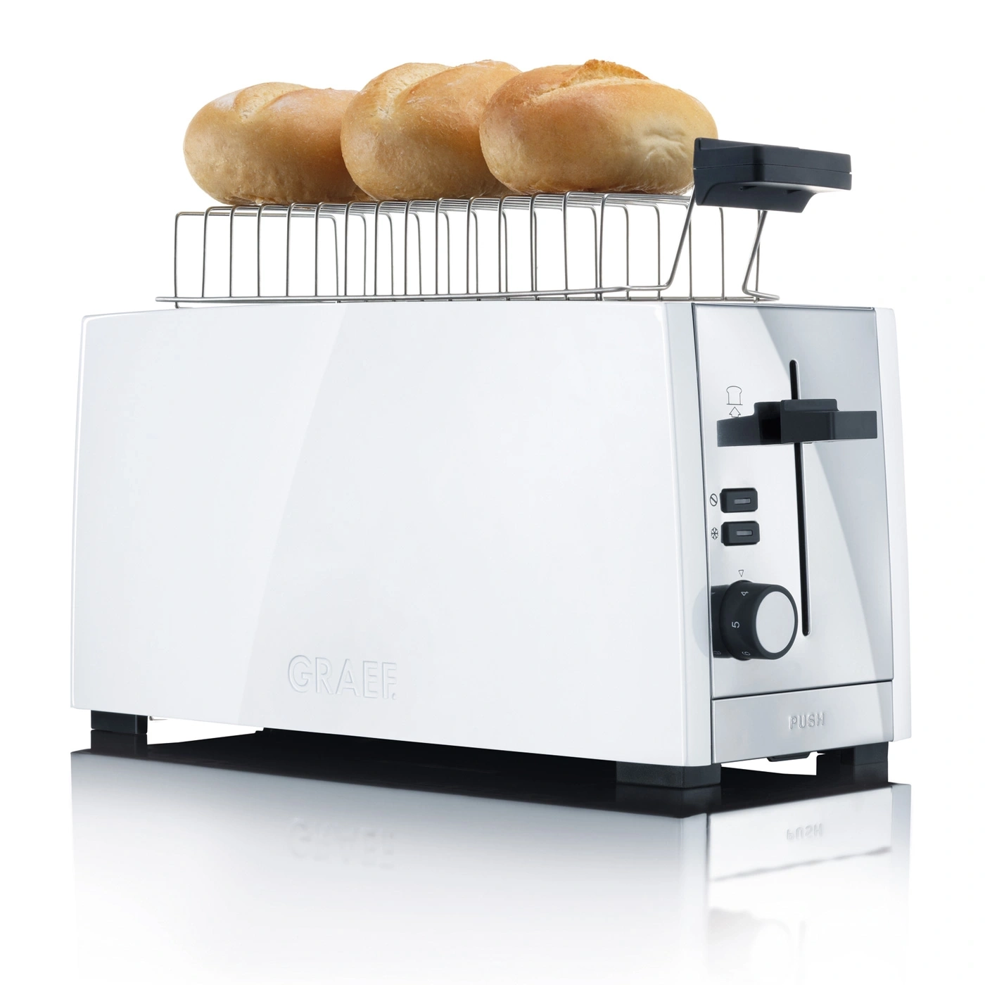 Ein weißer Toaster mit Brötchenaufwärmaufsatz, Brötchen und Bedienelementen.